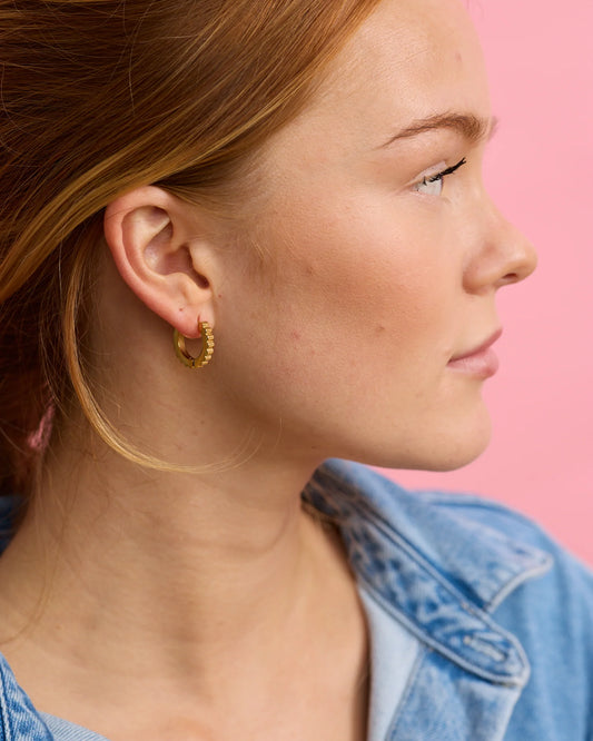 Scallop Huggies Earrings- Gold