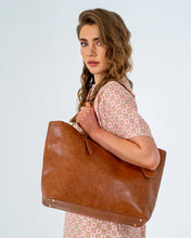 Load image into Gallery viewer, Carmine Tote - Tan