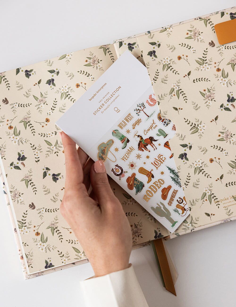 2026 Desktop Linen Bound Planner - Button Fern