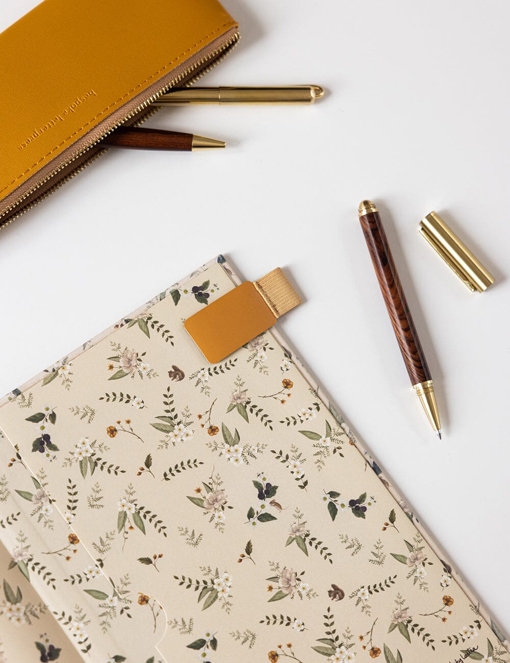 2026 Desktop Linen Bound Planner - Button Fern