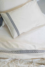 Load image into Gallery viewer, La Belle Sheet Set