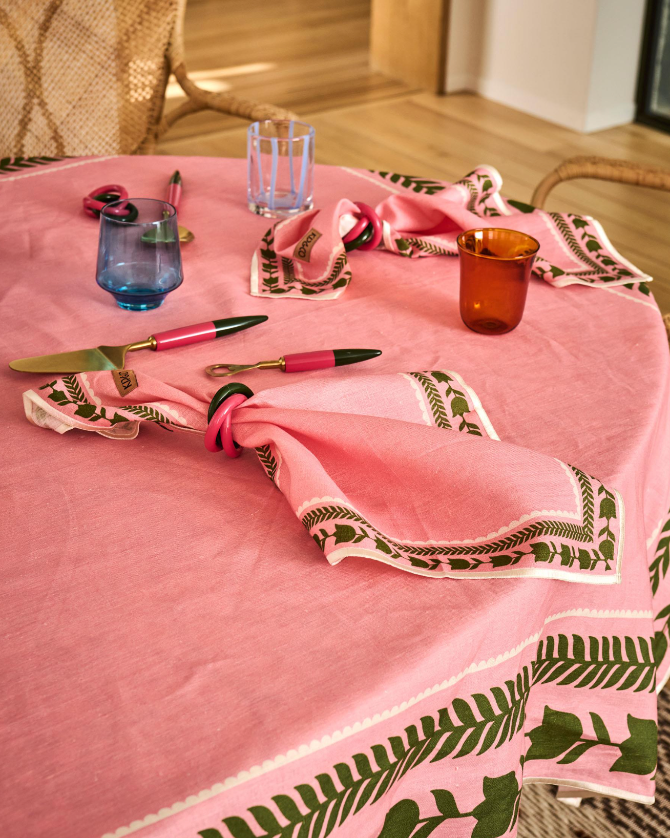 Flower Chain Embroidered Napkin Set (of 4)