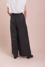Load image into Gallery viewer, Ollie Linen Pant Carbon